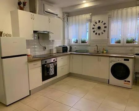 Cozy By The Sea Apartman *